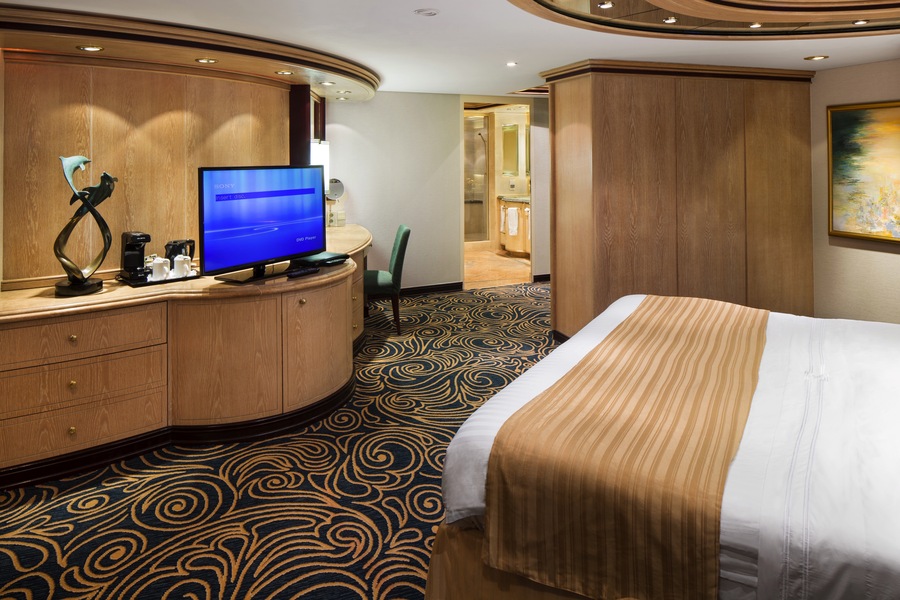 RCI, Vision of the Seas, Royal Suite 2.jpg